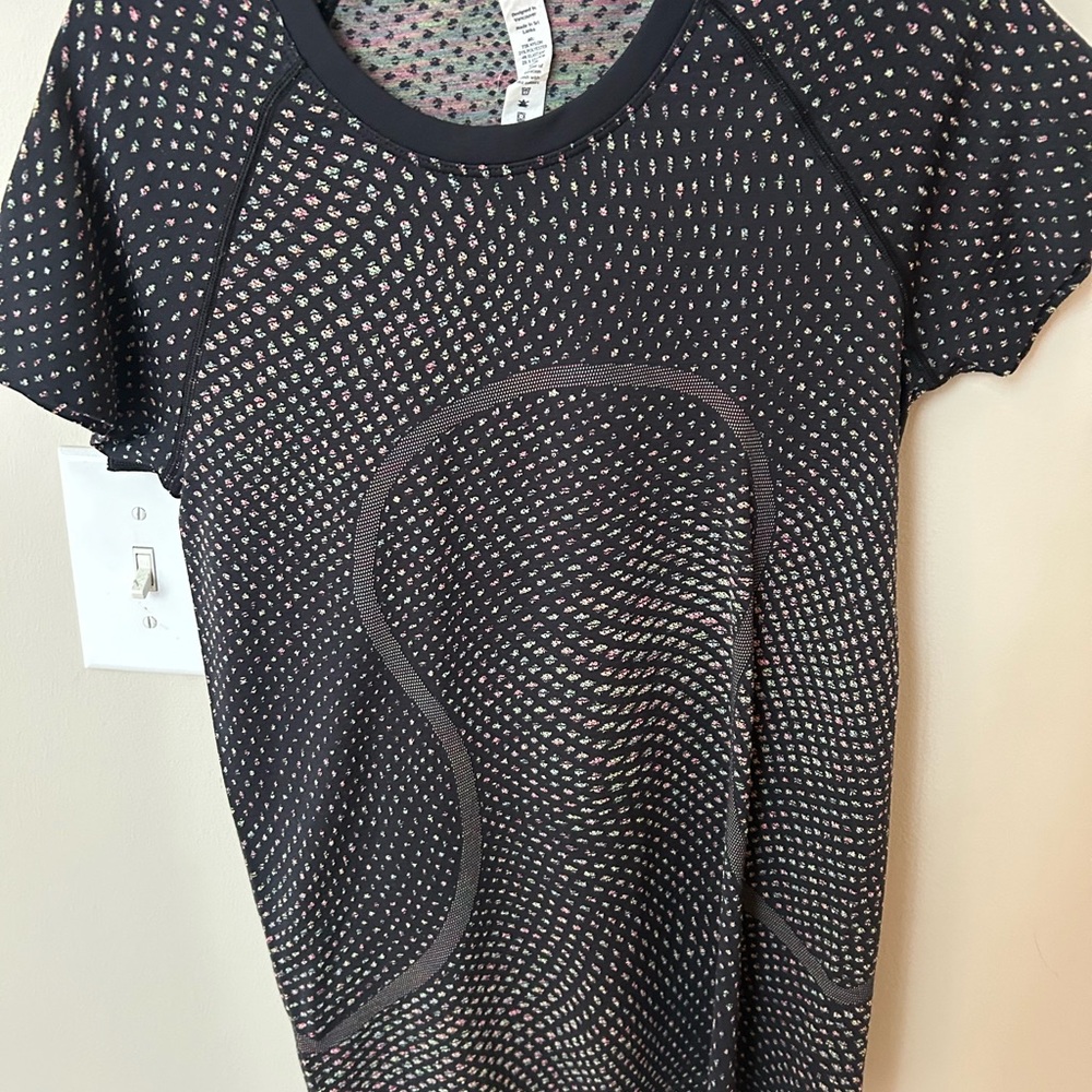Lululemon Athletica Black and White Short Sleeve Tee